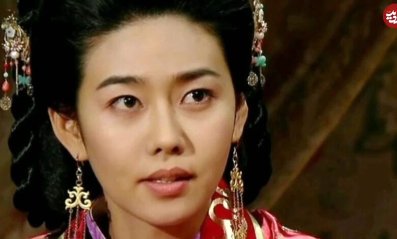 تاریخ و سفر در زمان؛ (عکس) «بانو یومیول و بانو سولان» پشت صحنه سریال جومونگ سال 1384 عکس؛ سفر در زمان؛ «بانو یومیول و بانو سولان» در پشت صحنه سریال جومونگ؛ سال 1384