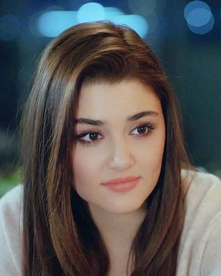 هانده ارچل؛ ملکه زیبایی ترکیه که جهان را تسخیر کرده است 👑