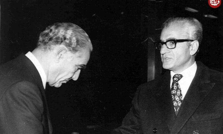 تاریخ و سفر در زمان؛ (عکس) «محم ضا پهلوی حال شکار پرنده با اسلحه» اوایل دهه 40 عکس| سفر در زمان؛ «محمدرضا پهلوی در حال شکار پرنده با اسلحه»؛ اوایل دهه 40