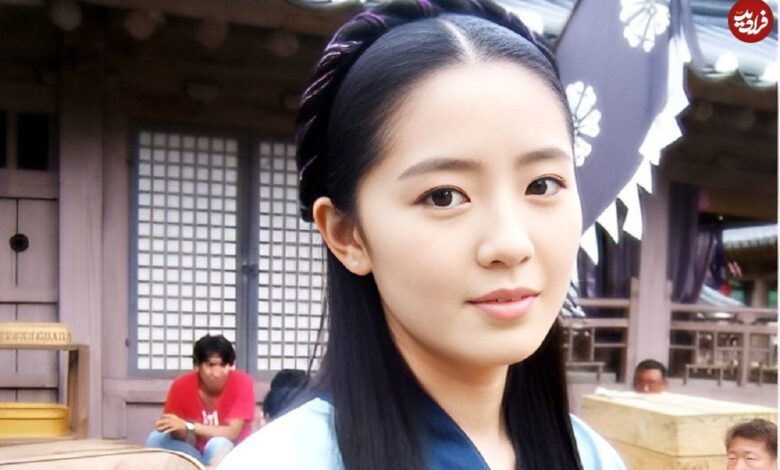 عکس| سفر در زمان؛ «بویونگ» در حال مطالعه فیلمنامه در پشت صحنه سریال «جومونگ»