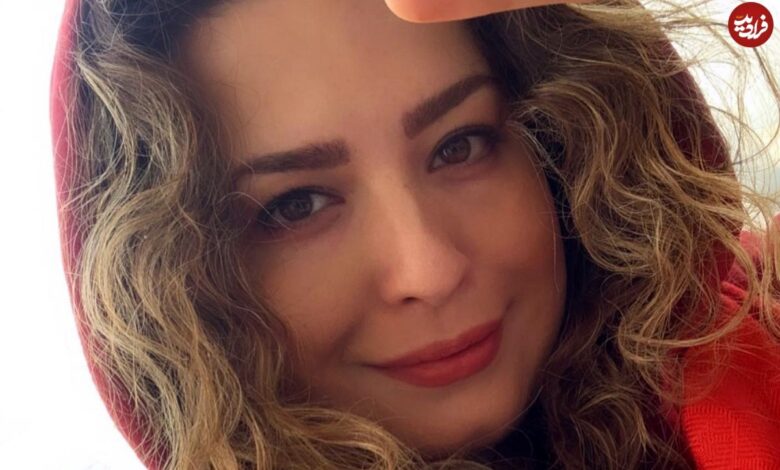 عکس| سفر در زمان؛ «مهرآوه شریفی نیا» در حال غذاخوردن در کودکی؛ 40 سال قبل