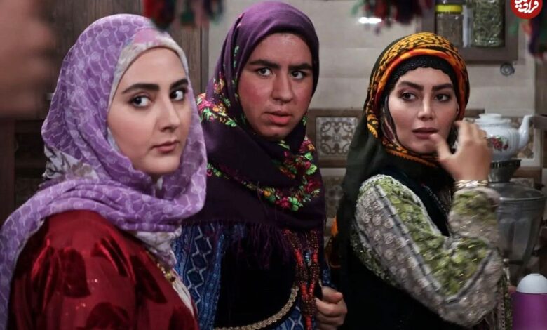 زمان و تقویم چهره ها؛| ؛ «رونی کلمن دایی و باوان» اتاق گریم سریال نون خ؛ سال 1402 عکس سال ۱۴۰۴ عکس| سفر در زمان؛ «رونی کلمن دایی و باوان» در اتاق گریم سریال نون خ؛ سال 1402