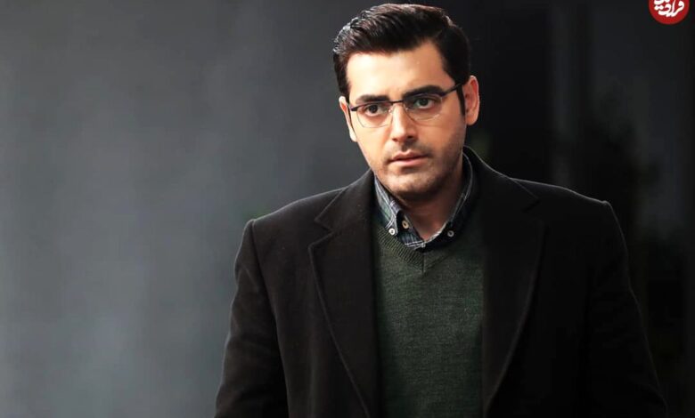 زمان و سفر در تاریخ؛ (عکس) «جواد» سریال بچه مهندس 4 کنار جمشید هاشم پور سال 1400 عکس؛ سفر در زمان؛ «جواد» سریال بچه مهندس 4 در کنار جمشید هاشم پور؛ سال 1400