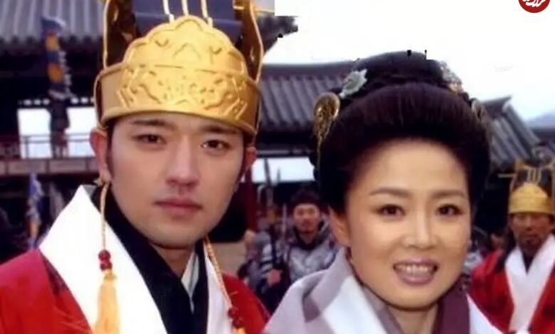 تاریخ و سفر در زمان؛ (عکس) به یادگاری «سایونگ و ارباب یونتابال» پشتصحنه سریال «جومونگ» عکس| سفر به تاریخ؛ عکس یادگاری «سایونگ و ارباب یونتابال» در پشتصحنه سریال «جومونگ»