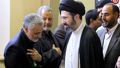 عکس؛ سفر به تاریخ؛ «سید مجتبی خامنه‌ای» و برادرش «سید مصطفی» در دفتر حزب‌الله لبنان