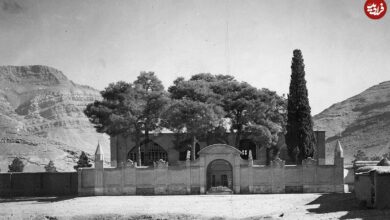 عکس| سفر به تاریخ؛ عکس یادگاری شیرازی‌ها در کنار مقبرۀ سعدی؛ 100 سال قبل