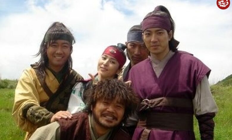 پخش تاریخ زمان و ساعت| به یادگاری «سوسانو، اوته، سایونگ و هیوبو» پشتصحنه «جومونگ» عکس| سفر به تاریخ؛ عکس یادگاری «سوسانو، اوته، سایونگ و هیوبو» در پشتصحنه «جومونگ»