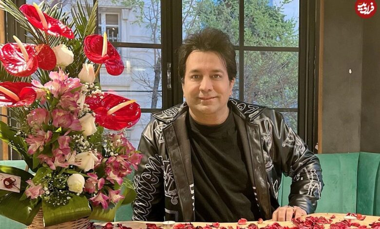 تاریخ و سفر در زمان؛ (عکس) «امید جهان» بر سر مزار پ ش «محمود جهان» سال 1397 عکس| سفر در زمان؛ «امید جهان» بر سر مزار پدرش «محمود جهان»؛ سال 1397