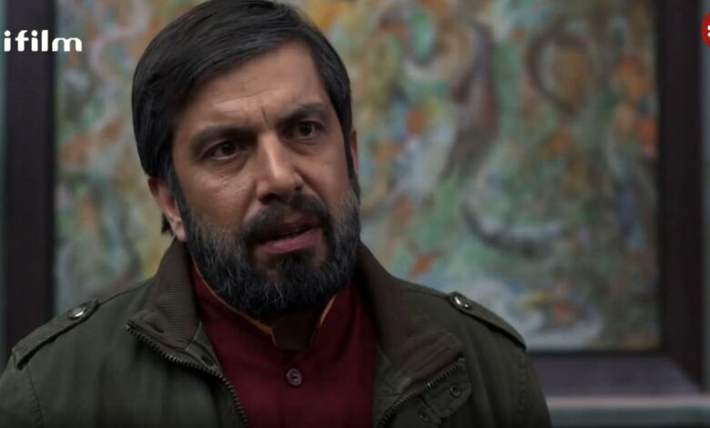 عکس| سفر در زمان؛ «عمو کریم» سریال بچه مهندس 4 در کودکی و در آغوش پدرش؛ سال 59