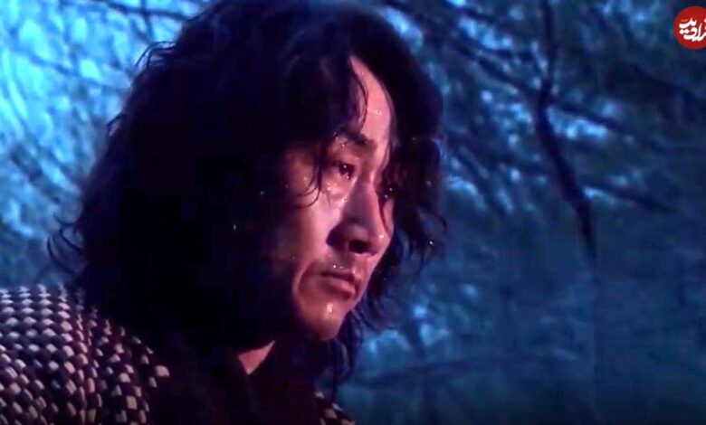 عکس| سفر در زمان؛ «ژنرال هموسو» مشغول بستنی خوردن در پشت صحنه سریال «جومونگ»