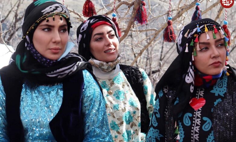 تاریخ و سفر در زمان؛ (عکس) «مهیار، روژان، مرجان و شیلان» پشت صحنه سریال نون خ سال 1400 عکس| سفر در زمان؛ «مهیار، روژان، مرجان و شیلان» در پشت صحنه سریال نون خ؛ سال 1400