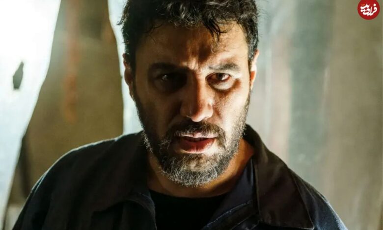 تاریخ و سفر در زمان؛ (عکس) «جواد عزتی/داوود» پشت صحنه سریال وحشی 43 سالگی عکس| سفر در زمان؛ «جواد عزتی/داوود» در پشت صحنه سریال وحشی در 43 سالگی