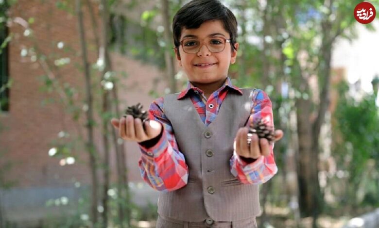 عکس| سفر در زمان؛ «جواد خردسالِ» سریال بچه مهندس در کنار مادرش در کیش؛ سال 96