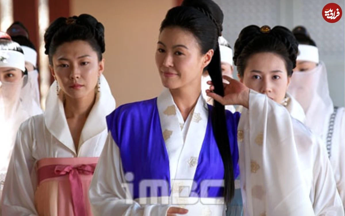 عکس| سفر به تاریخ؛ عکس یادگاری «بانو یومیول» و «کارگردان» در پشتصحنه سریال «جومونگ» عکس| سفر به تاریخ؛ عکس یادگاری «بانو یومیول» و «کارگردان» در پشتصحنه سریال «جومونگ»