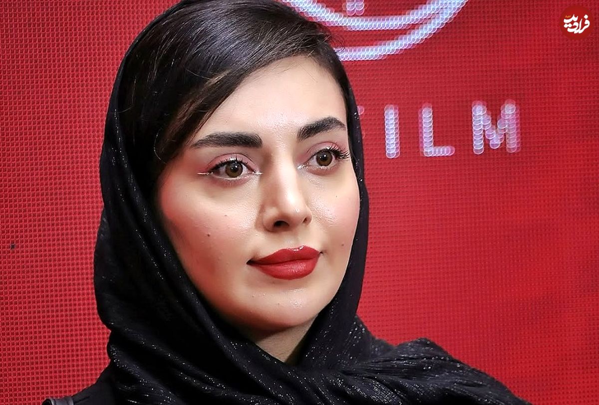 عکس| سفر زمان؛ «مرضیه» (سریال بچه‌مهندس) با ماسک و شلوار چرمی در جشنواره فجر؛ سال 1400