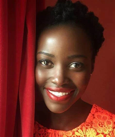 سفر زمان | تصاویر شخصی، زندگی خصوصی لوپیتا اموندی نیونگو و بیوگرافی 