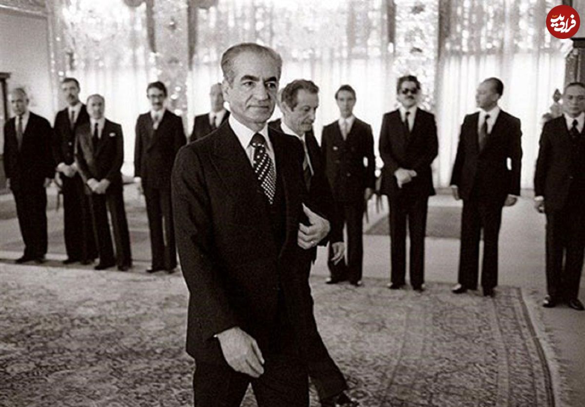 سفر در زمان؛ یادداشت‌های علم، چهارشنبه ۱۱ بهمن ۱۳۵۱: شاه گفت به سفیر آمریکا بگویم که مطالبی که شاه در کنگره گفت، صورت قانونی به خود گرفته و دیگر درباره آن چک و چانه زدن امکان ندارد