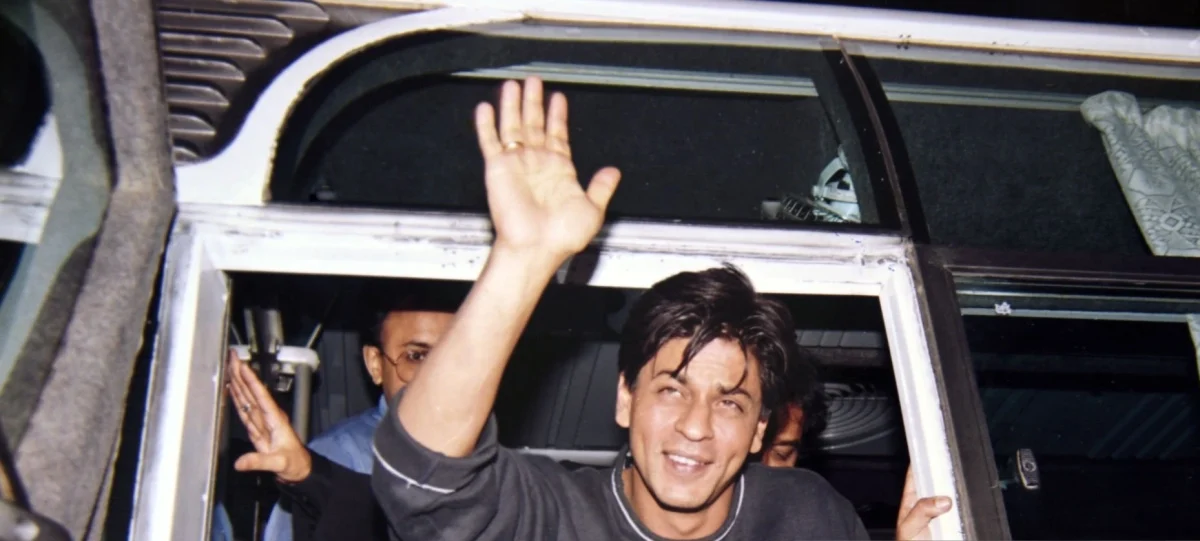 سفر زمان | عکس صمیمانه شاهرخ خان در 40 سالگی در دهلی نو سال 1384 