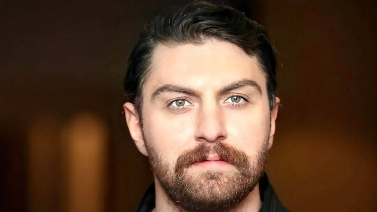 ویدیو  -  امیرحسین فتحی:  دوست دخترم بستنی دلش خواست ...گفتم  بخر بیار بخوریم اونم ... -  قرار اول توی کافه دختر باید .. قیاسی شاخ درآورد ...