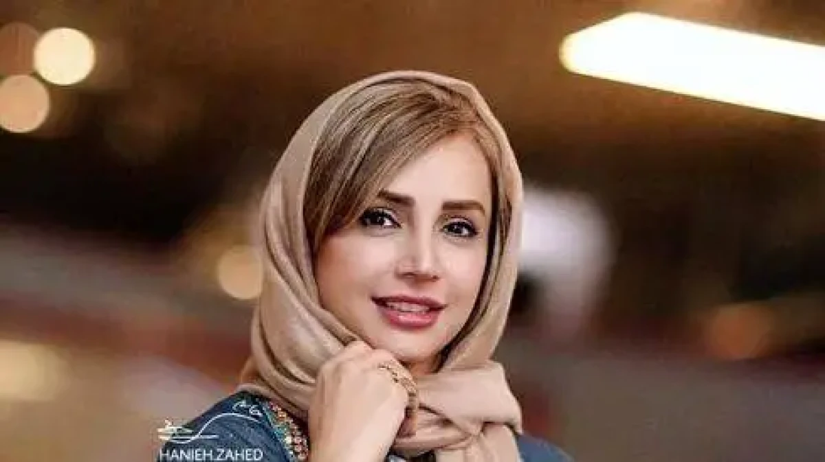 عکس | سفر در زمان ؛ گلدان های رومیزی خاص شبنم قلی خانی یکتای هشت و نیم دقیقه دکور خونش خیلی شیک و باکلاسه این خونه نیست رسما قصره... گلدان های رومیزی خاص شبنم قلی خانی یکتای هشت و نیم دقیقه - دکور خونش خیلی شیک و باکلاسه - این خونه نیست رسما قصره...