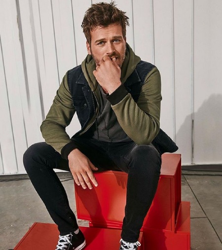 تصویر روز | نگاهی به زندگی شخصی و حرفهای کیوانچ تاتلیتوغ، ستاره خوشچهره ترکیه تصویر روز | نگاهی به زندگی شخصی و حرفهای کیوانچ تاتلیتوغ، ستاره خوشچهره ترکیه