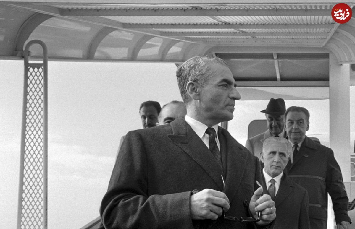 باورنکردنی: «محم ضا پهلوی» کنار «اسماعیل ناصرالدین شاه» پادشاه مالزی سال 46 عکس| سفر در زمان؛ «محمدرضا پهلوی» در کنار «اسماعیل ناصرالدین شاه» پادشاه مالزی؛ سال 46