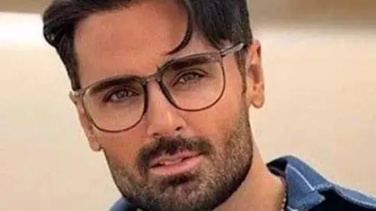 چهره ها -  انتشار عکس خانوادگی سهراب پاکزاد به مناسبت تولد مادرش