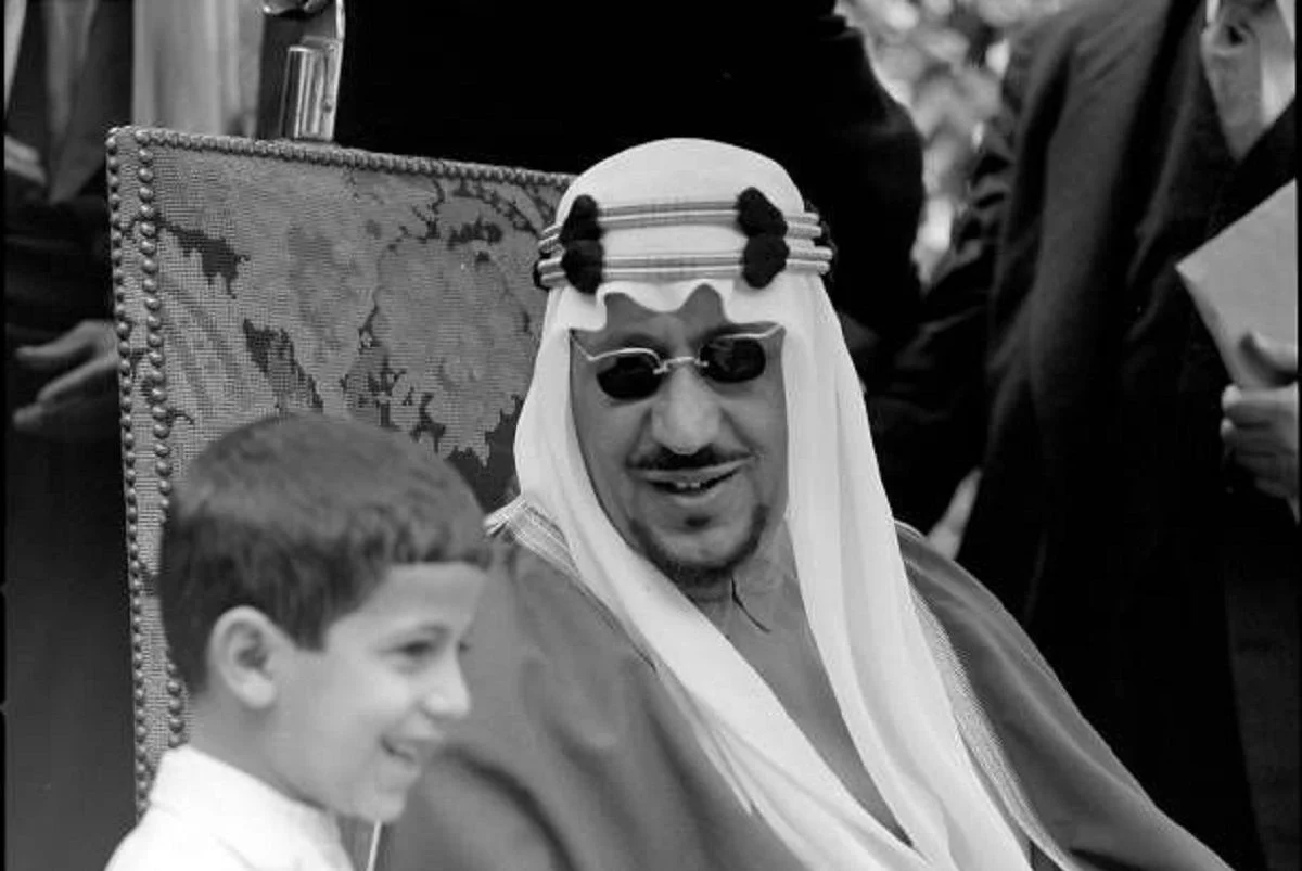 عکس؛ سفر در زمان؛ ملک سعود، پادشاه عربستان و برادرش پیش از تاجگذاری جورج ششم در لندن؛ سال 1316 عکس؛ سفر در زمان؛ ملک سعود، پادشاه عربستان و برادرش پیش از تاجگذاری جورج ششم در لندن؛ سال 1316