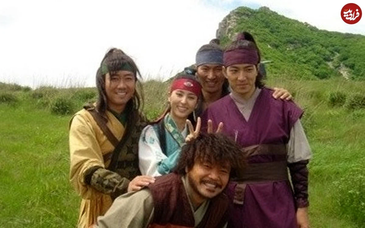 عکس| سفر زمان؛ «جومونگ، سوسانو، اویی، ماری و هیوبو» در یک برنامه تلویزیونی