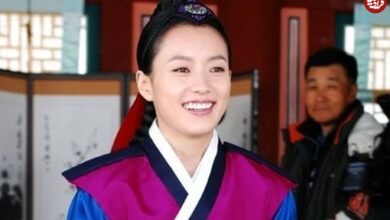 عکس| سفر به تاریخ؛ عکس یادگاری دختران اصفهانی با «دونگ‌یی کاغذی»؛ اسفند سال 1395