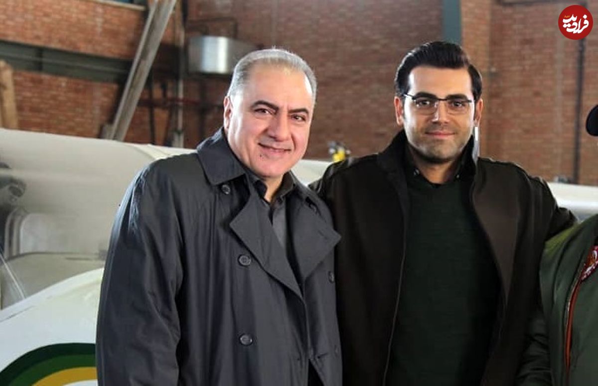 عکس| سفر زمان؛ «دکتر توفیقی» (سریال بچه مهندس) در 58 سالگی در کنار دختران گیلانی