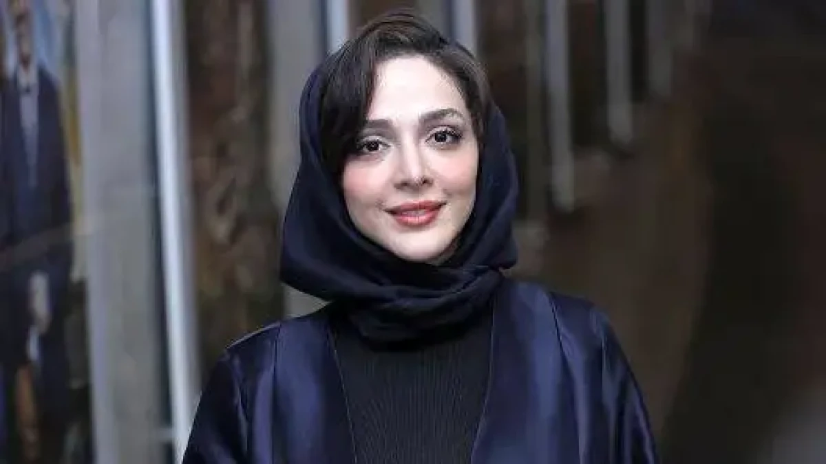 تصاویر  -  المیرا دهقانی زیباتر از همیشه در جشن امضای کتاب ... -  خوش استایل و تیپ مینیمال