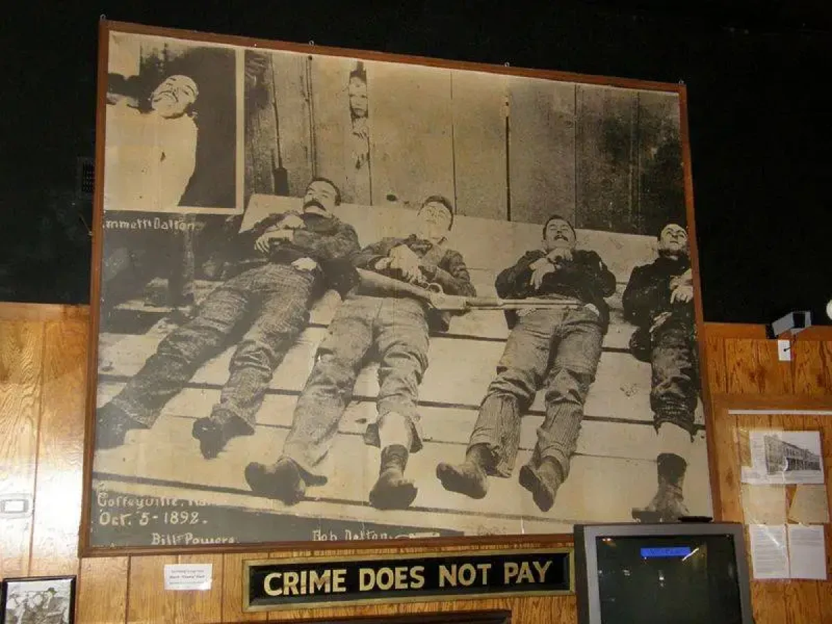 207308611760798752 داستان و چهره واقعی برادران دالتون ها که الگویی برای ساخت کارتون لوک خوش شانس شد+عکس واقعی برادران دالتون