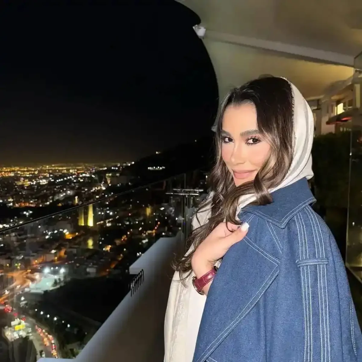 207533611760853736 رونمایی از چهره جدیدهلن، دختر زیبای مجری معروف + تصاویر زیبا از حضور در کنار پدر در خانه شان در برج تهران