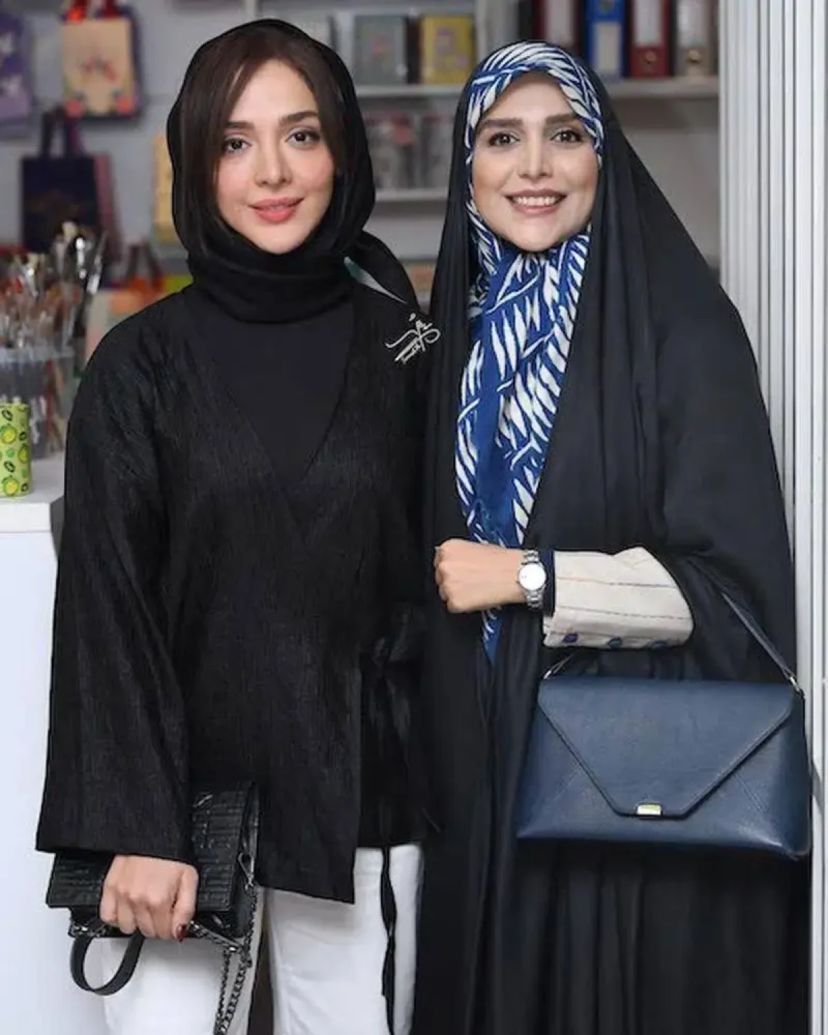 تصاویر  -  المیرا دهقانی زیباتر از همیشه در جشن امضای کتاب ... -  خوش استایل و تیپ مینیمال