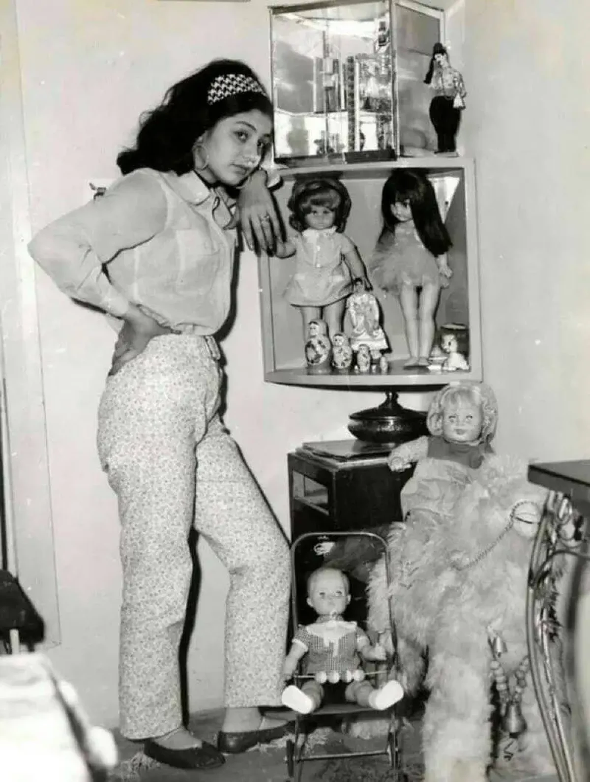 عکس سفر در زمان  -  اتاق خواب کودکی گوگوش؛ جولان عروسک های کلاسیک