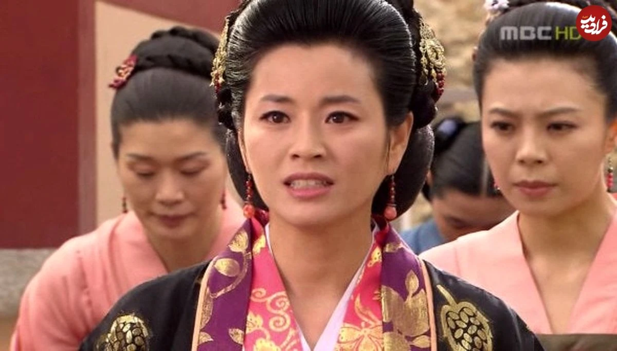 عکس| سفر به تاریخ؛ عکس یادگاری «مادر تسو» با هواداران در پشت صحنه سریال «جومونگ» عکس| سفر به تاریخ؛ عکس یادگاری «مادر تسو» با هواداران در پشت صحنه سریال «جومونگ»