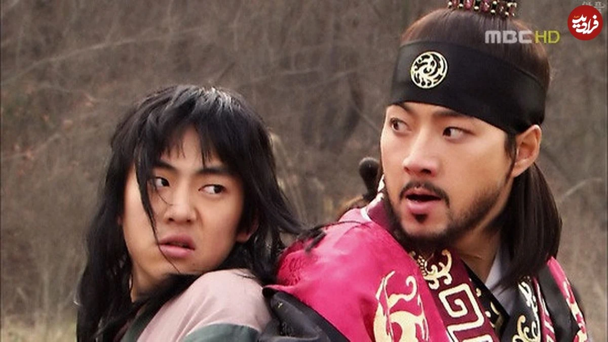 عکس| سفر زمان؛ عکس یادگاری «یوری، پسر جومونگ» با «اونجو و بیریو، پسران سوسانو» در پشت‌صحنه جومونگ