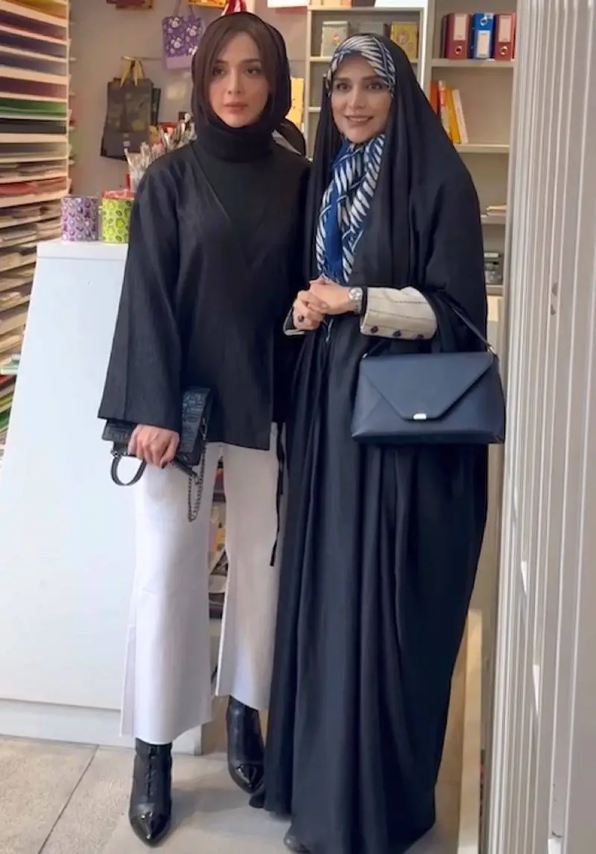 تصاویر  -  المیرا دهقانی زیباتر از همیشه در جشن امضای کتاب ... -  خوش استایل و تیپ مینیمال