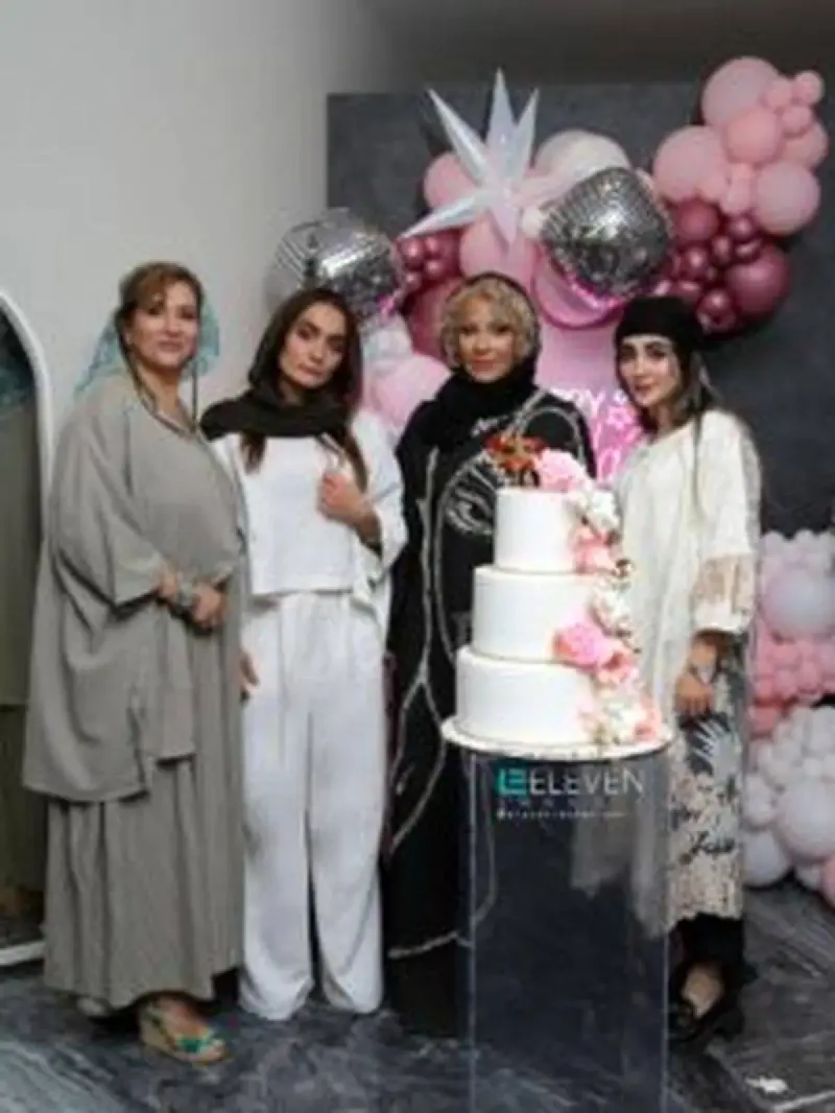 تصاویر  -  تیپ و استایل مجلسی خانم بازیگران در تولد زنانه شراره رخام  -  از مریم سلطانی تا االسافیرزفر آذر از سارا منجزی پور تا ... -  خلاقیت اوستا قناد در کیک شاهانه ....