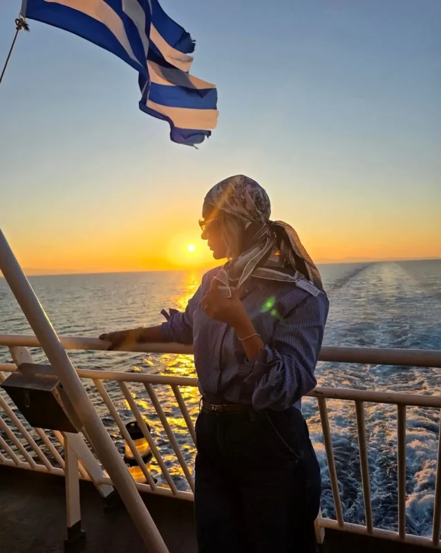  سفر زمان | بهرام رادان همسر و فرزندش در یونان 