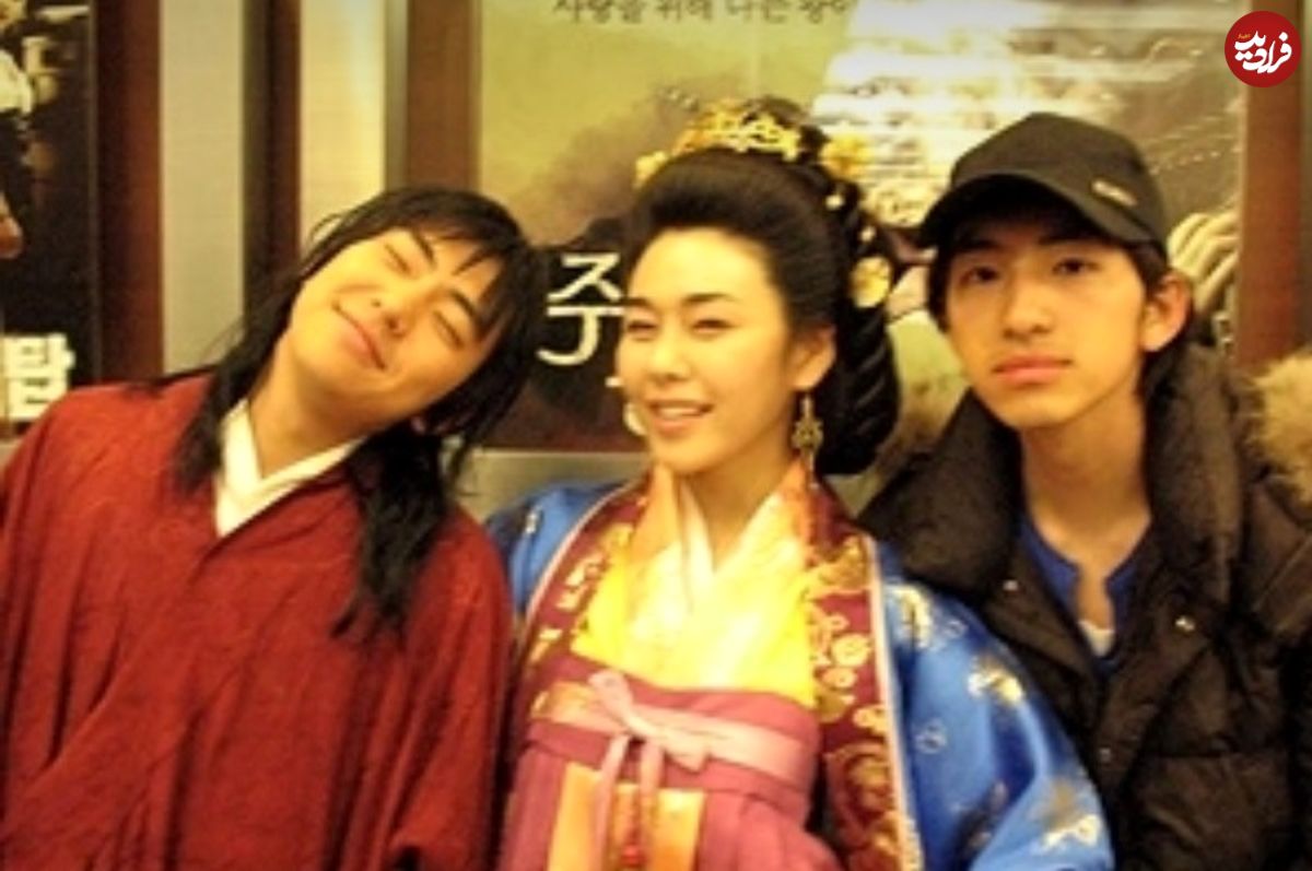 تونل زمان | «سولان، زن تسو» حال کتاب خواندن برای دخترش تختخواب 15 سال بعد از «جومونگ» عکس| سفر زمان؛ «سولان، زن تسو» در حال کتاب خواندن برای دخترش در تختخواب؛ 15 سال بعد از «جومونگ»