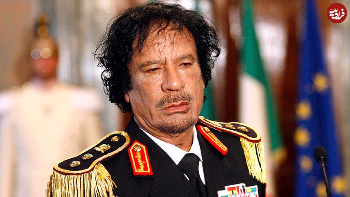 عکس| سفر در زمان؛ سرهنگ قذافی در حال سخنرانی برای هوادارانش در طرابلس؛ سال 1350