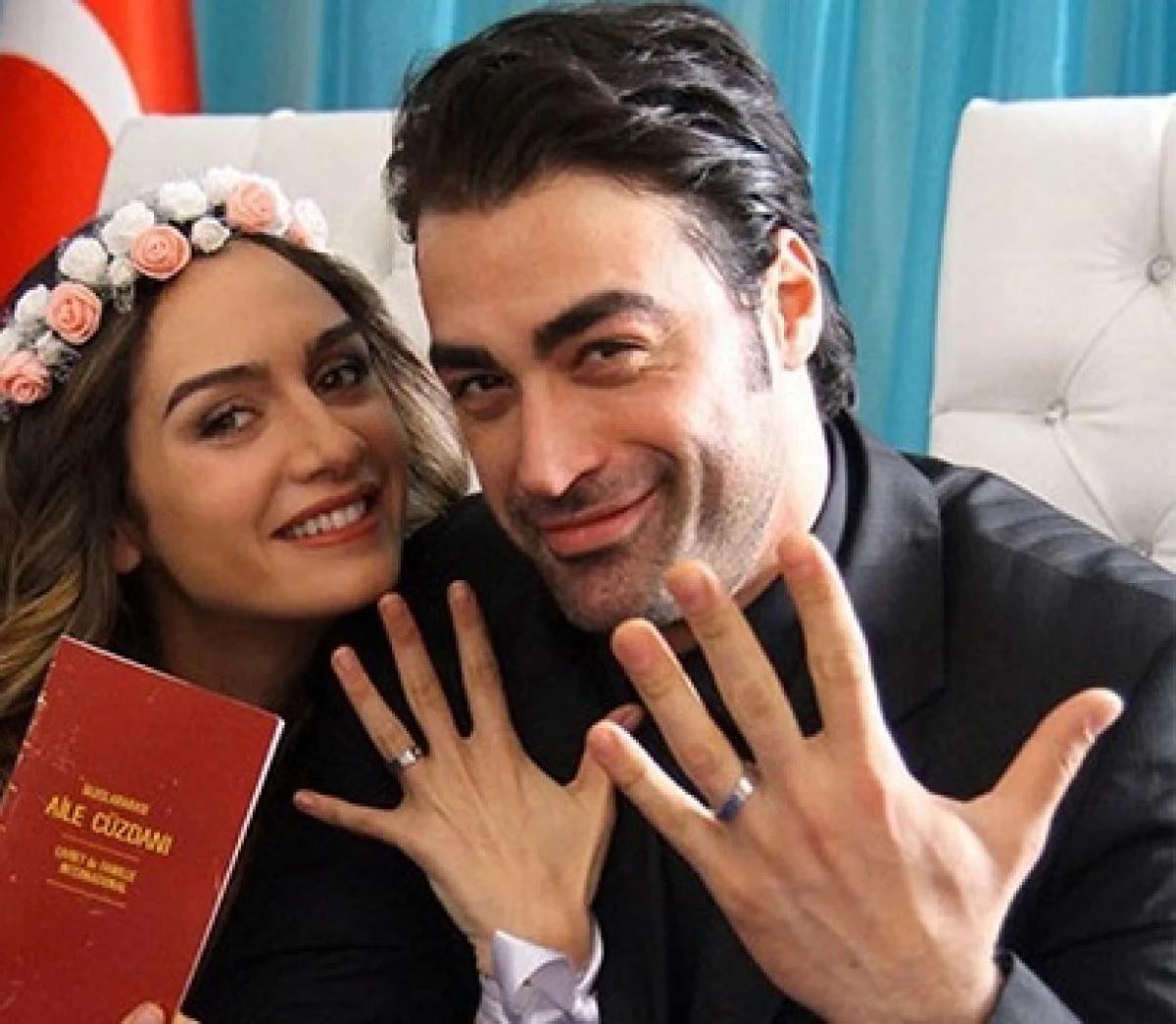 از زندگی خصوصی و جذاب بیرجه آکالای بازیگر ترکیه ای همراه بیوگرافی و عکس شخصی سفر زمان | از زندگی خصوصی و جذاب بیرجه آکالای بازیگر ترکیه ای همراه بیوگرافی و عکس شخصی