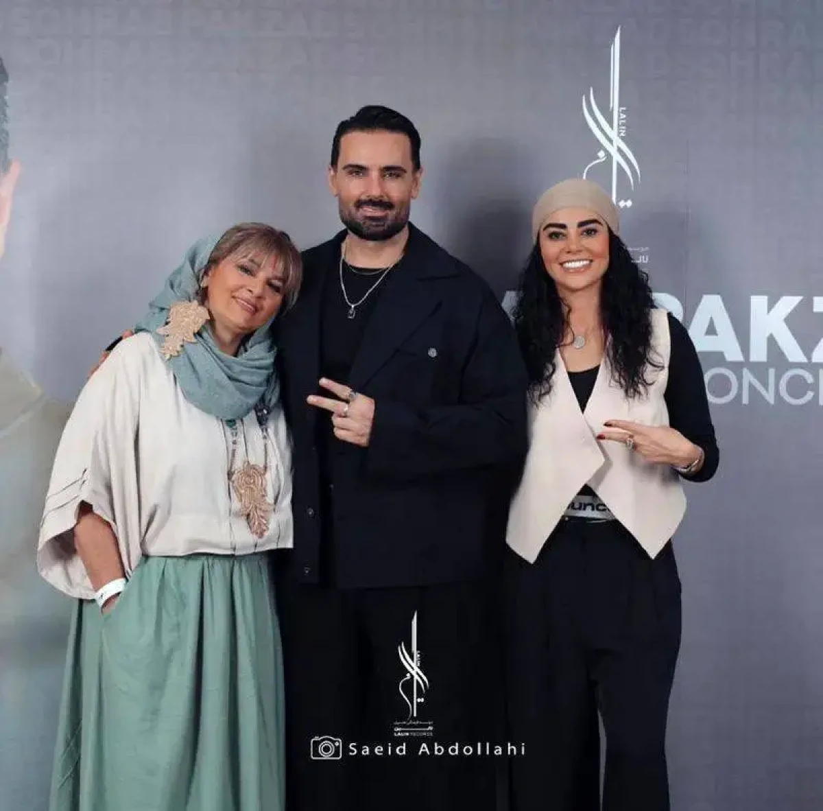 چهره ها -  انتشار عکس خانوادگی سهراب پاکزاد به مناسبت تولد مادرش