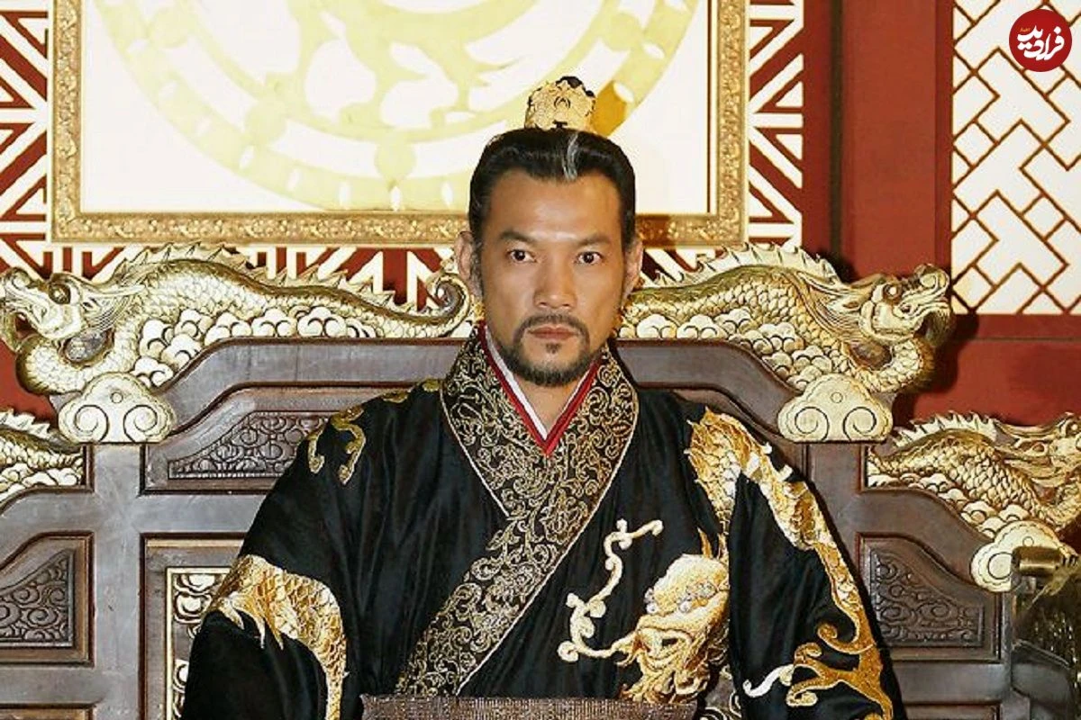 عکس| سفر در زمان؛ «یوری» در حال تمرین در پشت صحنه سریال امپراتور بادها؛ سال 1386