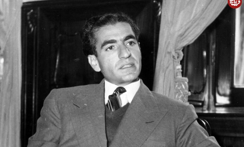 عکس| سفر در زمان؛ «محمدرضا پهلوی و همسر دوم اش» در حال ترک سفارت ایران در لندن؛ سال 1333 عکس| سفر در زمان؛ «محمدرضا پهلوی و همسر دوم اش» در حال ترک سفارت ایران در لندن؛ سال 1333