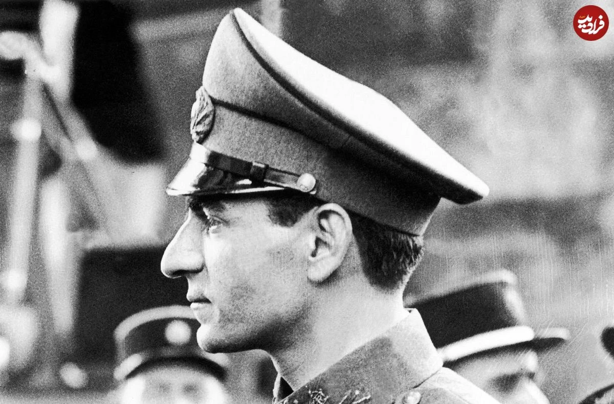 عکس| سفر در زمان؛ «محمدرضا پهلوی» در حال تست یک جنگنده انگلیسی؛ سال 1327 عکس| سفر در زمان؛ «محمدرضا پهلوی» در حال تست یک جنگنده انگلیسی؛ سال 1327