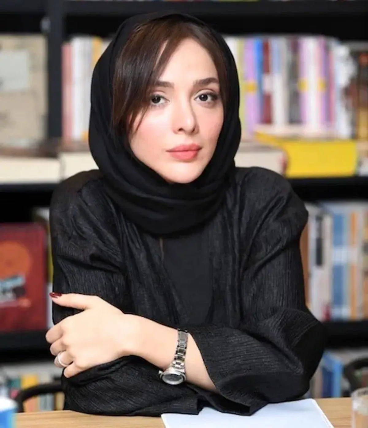 تصاویر  -  المیرا دهقانی زیباتر از همیشه در جشن امضای کتاب ... -  خوش استایل و تیپ مینیمال