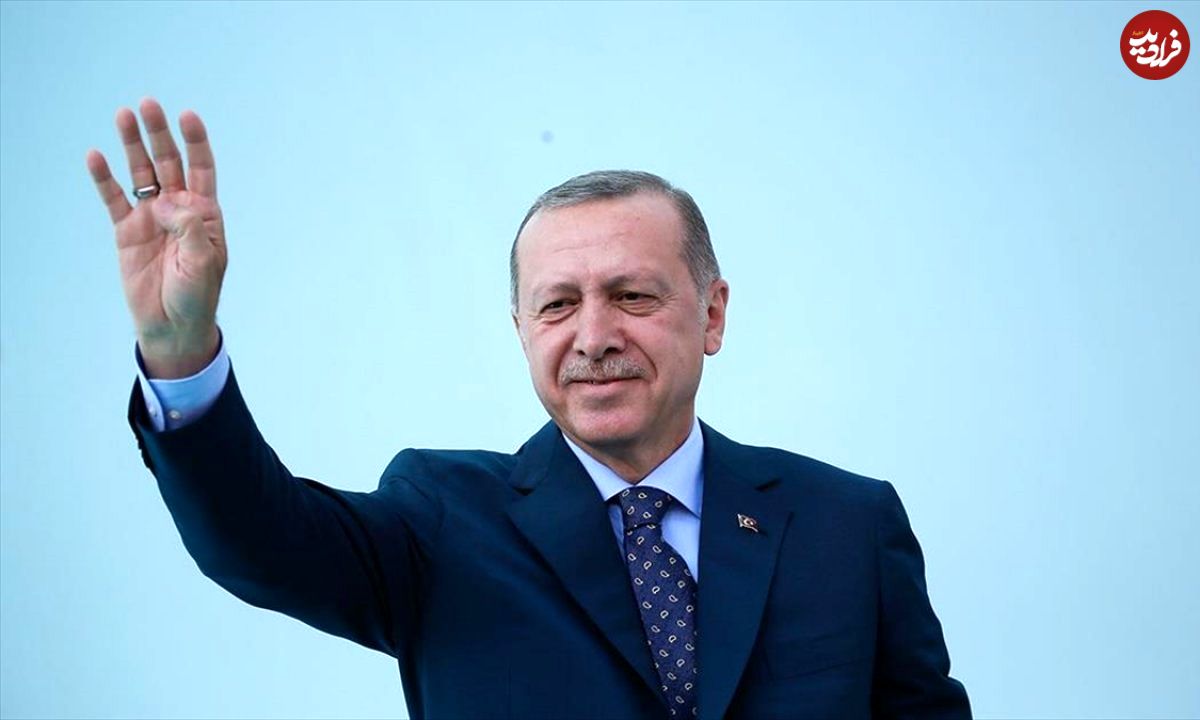 عکس| سفر در زمان؛ «رجب طیب اردوغان» در محاصره خبرنگاران در لندن؛ سال 1381